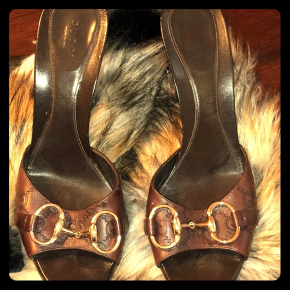 Authentic Gucci brown leather logo heels - Picture 1 of 3